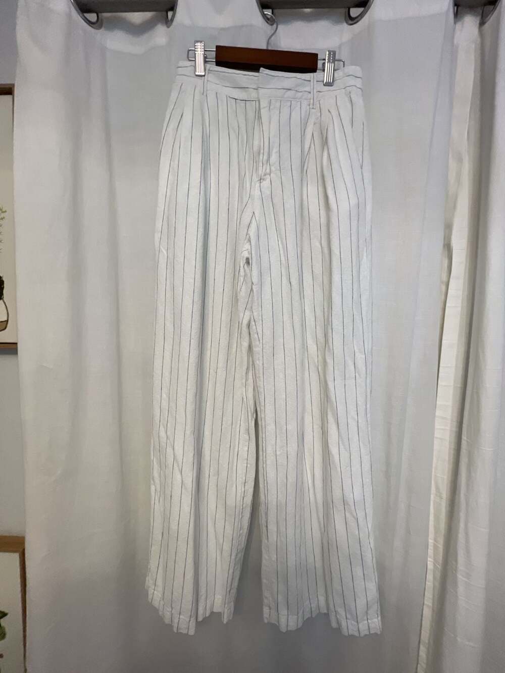 GAP 365 High Rise Linen-Blend Pinstripe Wide-Leg Trousers
Flowy
Culottes
Sz 2